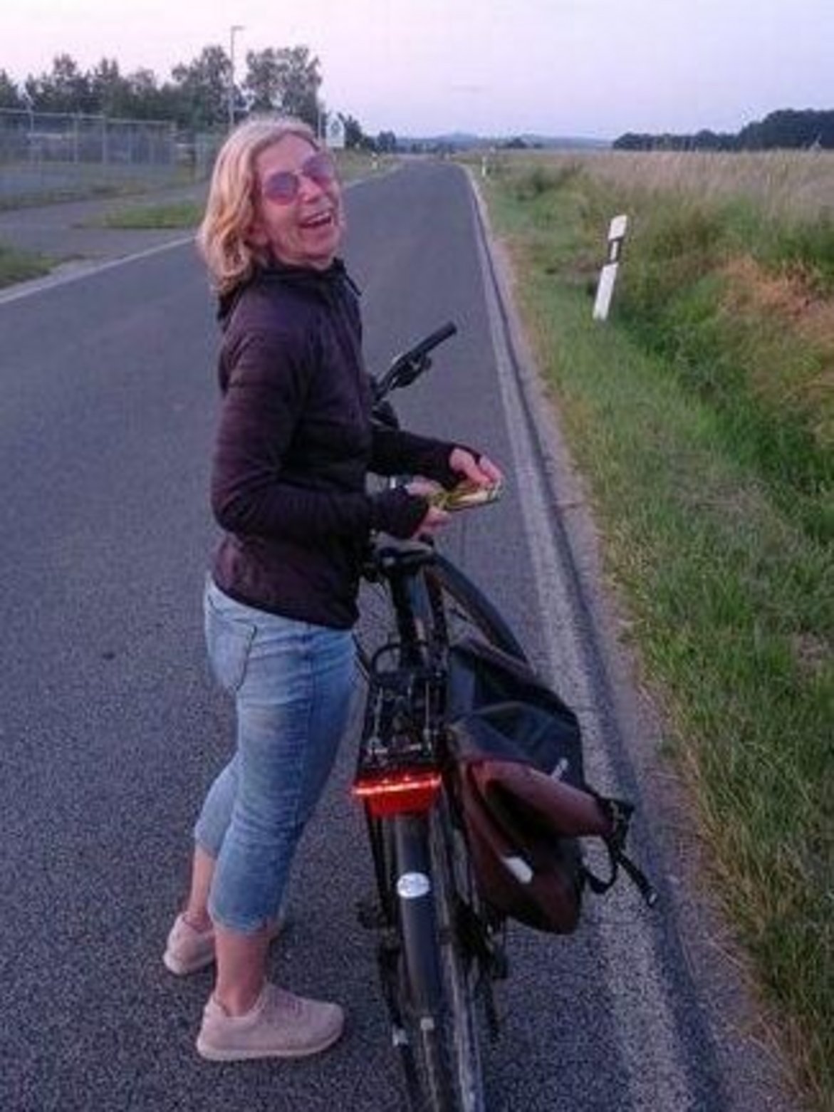 Alexandra Kätscher mit Fahrrad